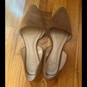 a new day beige flats 7.5